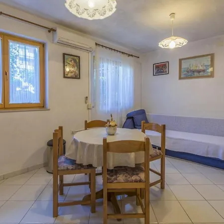 In 39357 Apartment *